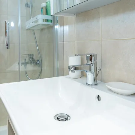 Naos With Free Private Parking Of Stayinthess *